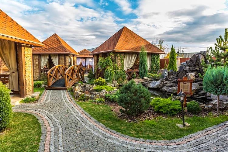 Гостинний двір Чарда