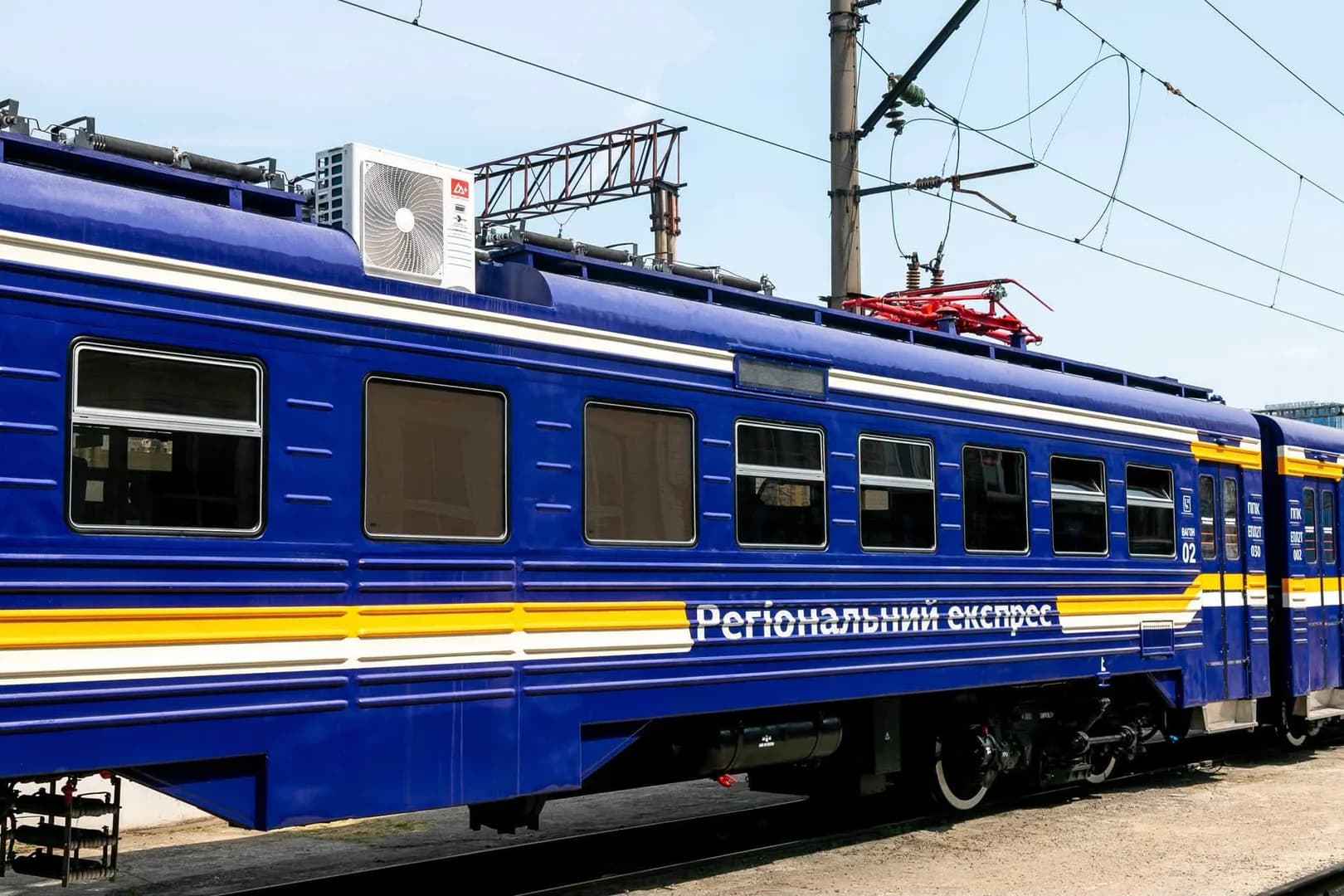Електропоїзд №835/836 Ужгород – Львів: оновлений розклад руху, зупинки та умови для пасажирів