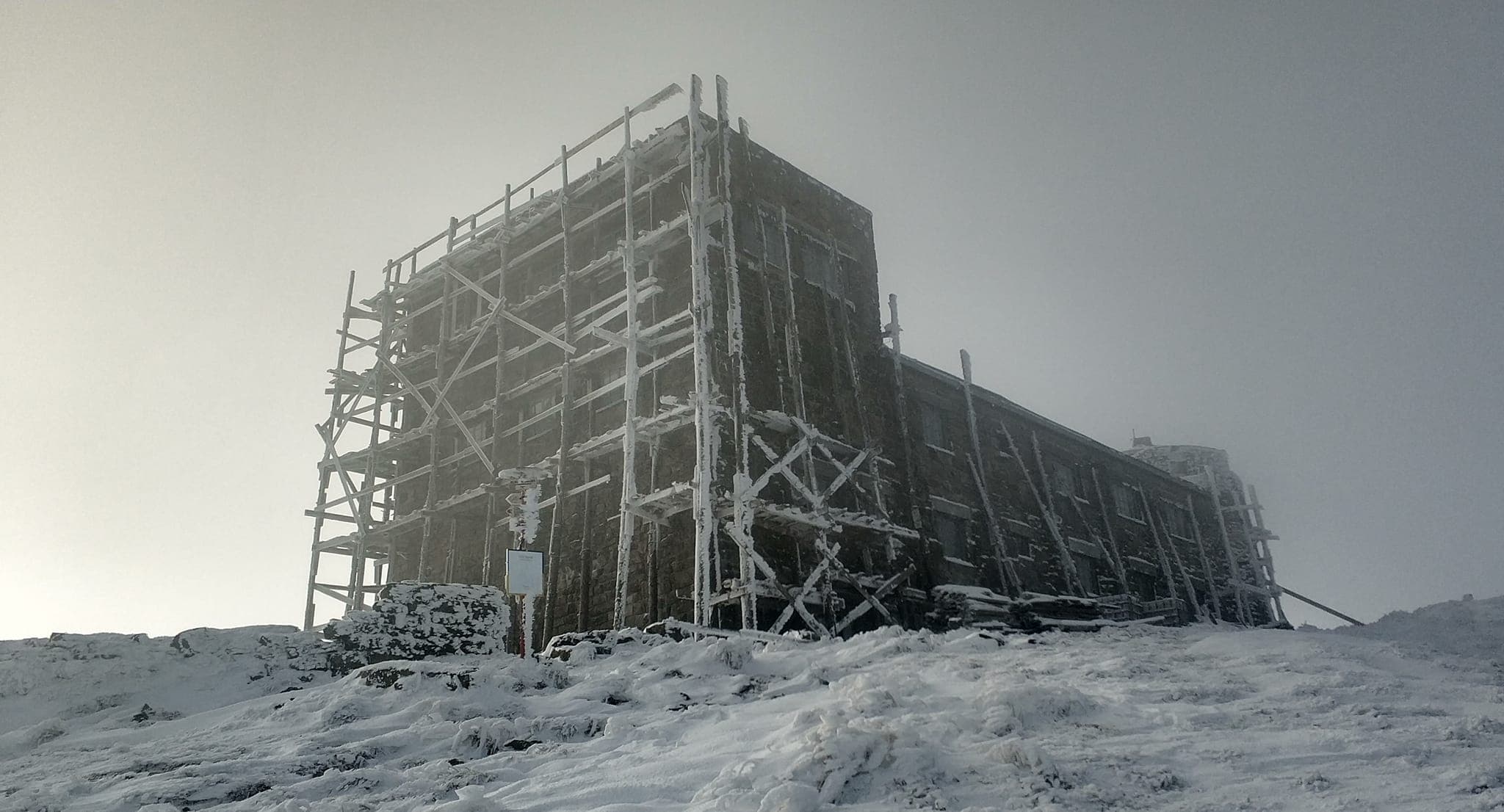 Високогір’я Карпат засипало першим снігом
