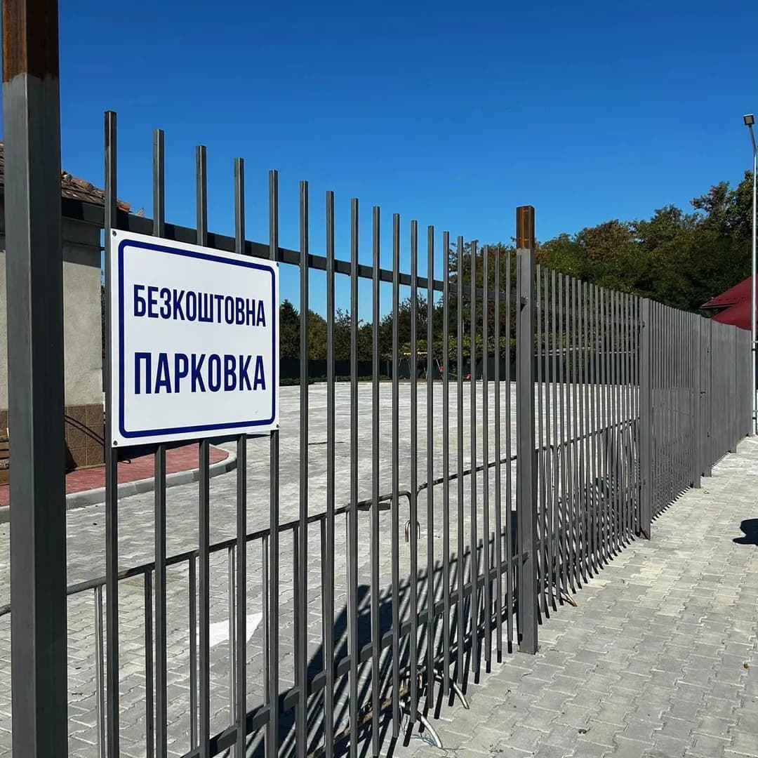 Безкоштовний автопаркінг біля замку Паланок: де стати?