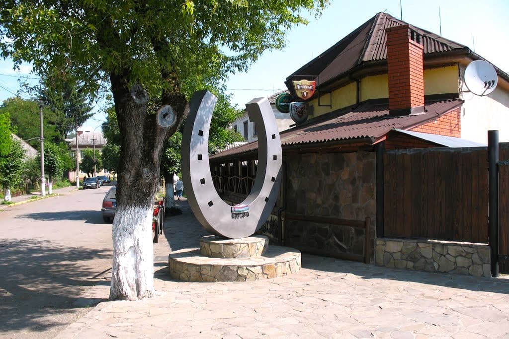 Пам'ятник підкові
