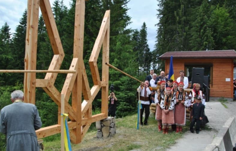 Закарпаття, що побачити: найбільший тризуб України