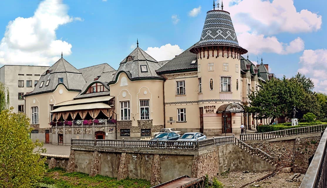 Золота Пава Берегово - казино, ресторан, готель
