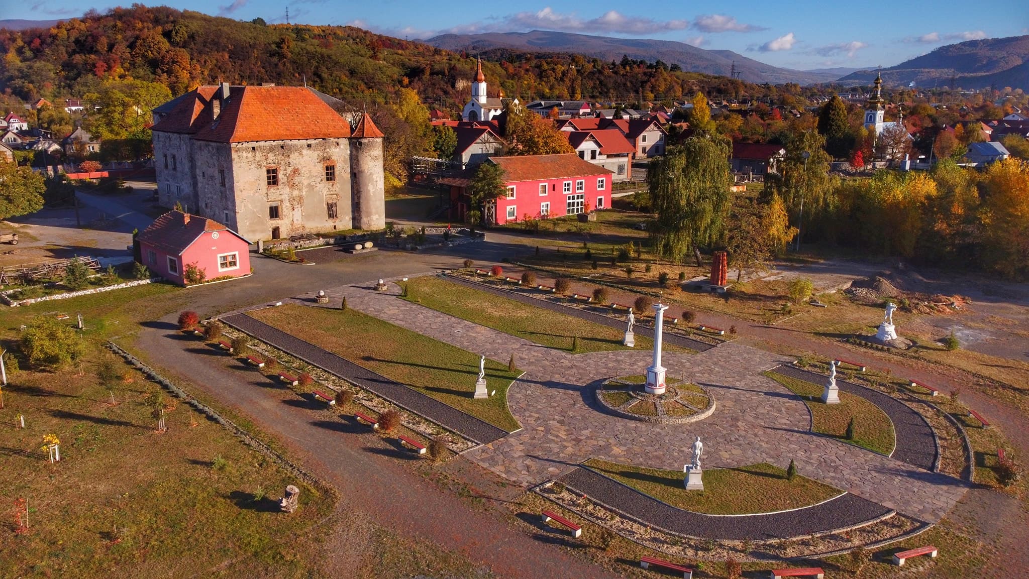 Замок в Чинадієво у блозі Tour De Ukraine - Закарпаття