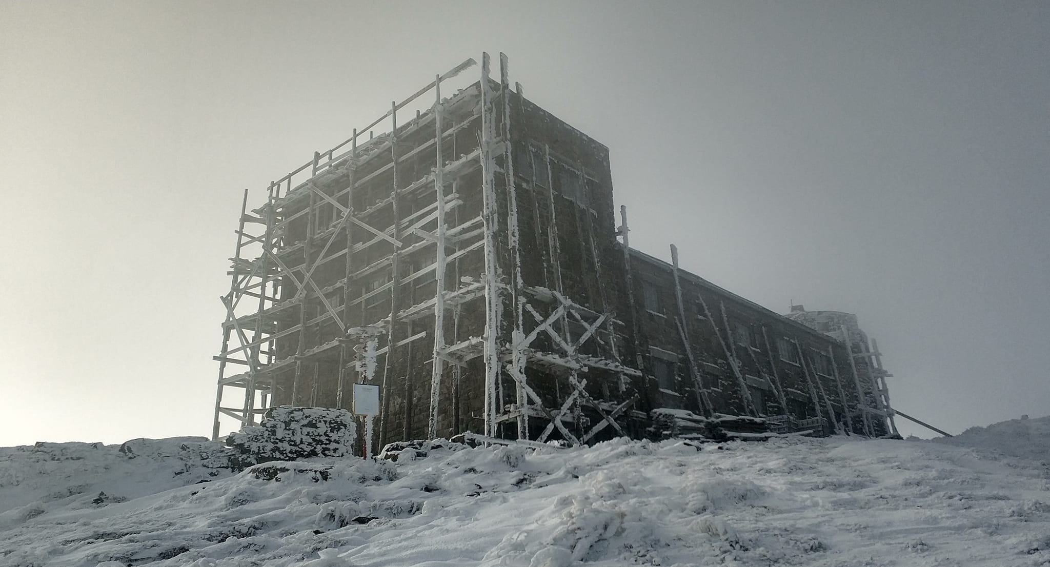 Високогір’я Карпат засипало першим снігом