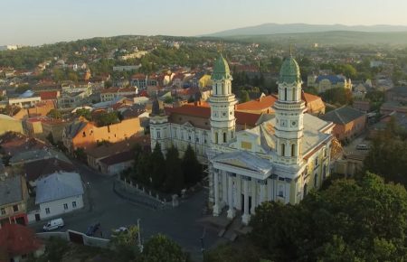 Промоційне відео Ужгород, про місто з тисячолітньою історією, унікальною архітектурою, традиціями на кордоні України та Європейського Союзу від гостей з Словаччини.