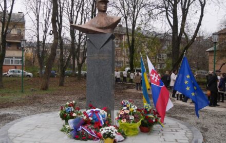 Місто Ужгород пам’ятник Штефанику
