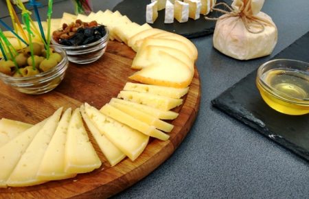Плануючи свій візит в Перечин, варто відвідати та купити натуральний сир, що виготовляється з коров
