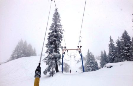 Гірськолижний курорт Драгобрат відкрив новий гірськолижний сезон 2018 - 2019 року, снігу вже достатньо для катаннях на лижах, сноубордах.