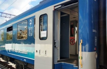 Як доїхати по напрямку Мукачево - Будапешт на поїзді? Інформуємо про розклад, поїзд слідує через вокзал Чоп та угорське місто Загонь.