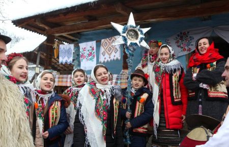Ужгородців та гостей міста запрошують на справжні колядки, які можна побачити в скансені, під час різдвяного фестивалю «Коляди в старому селі».