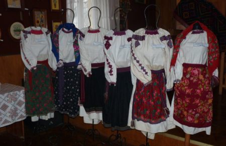 Знаменита боржавська довганя – головний елемент жіночого одягу сіл Боржавської долини, конопляна, яку ткали памутовими (бавовняними) нитками, або конопляними.