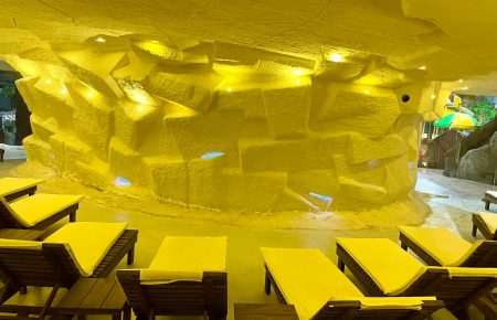 Соляна кімната в Мукачево на території аквапарку Карпатія, галокамера, так ще називають соляну кімнату, це можливість для оздоровлення організму.