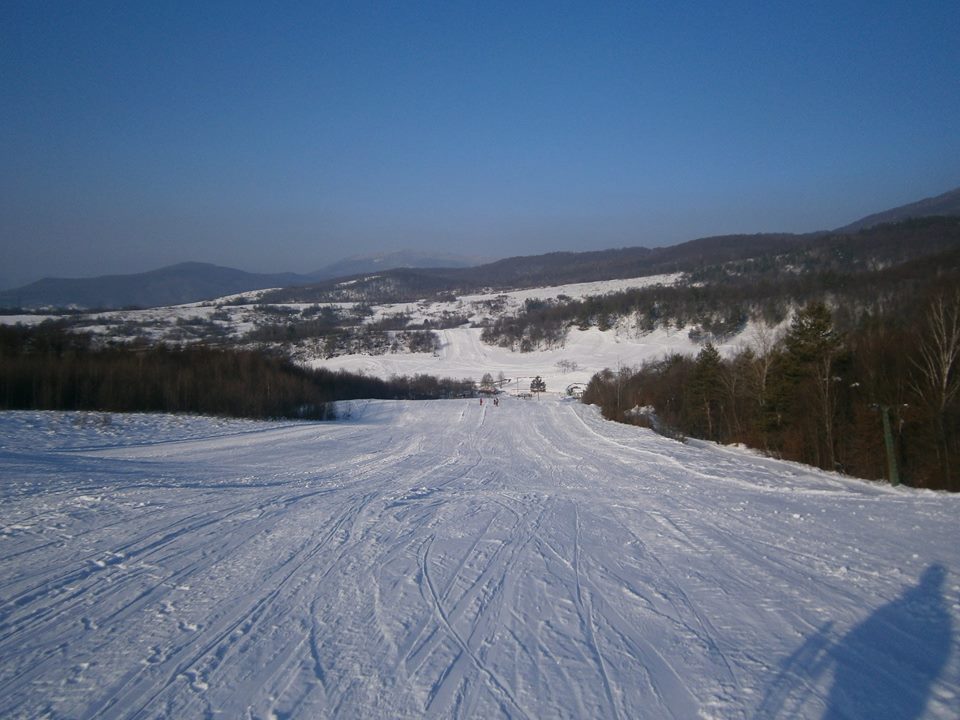 Катание на лыжах - горнолыжный подъемник Термачув, трасса для любителей катания на санках и тюбах, а также тем, кто выбрал Закарпатье, чтобы кататься на лыжах.