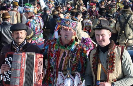 Гуцульське різдво на Рахівщині – село Косівська Поляна, традиціна святкова подія, де можна побачити бетлегемів, прийняти участь різдвяних дійствах.