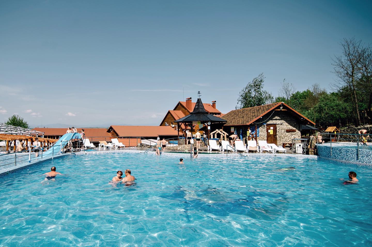 Термальные воды Велятин цены - 2022, термальный комплекс "Теплые воды", это популярное место отдыха с бассейнами, цены на купание от 150 грн с человека.