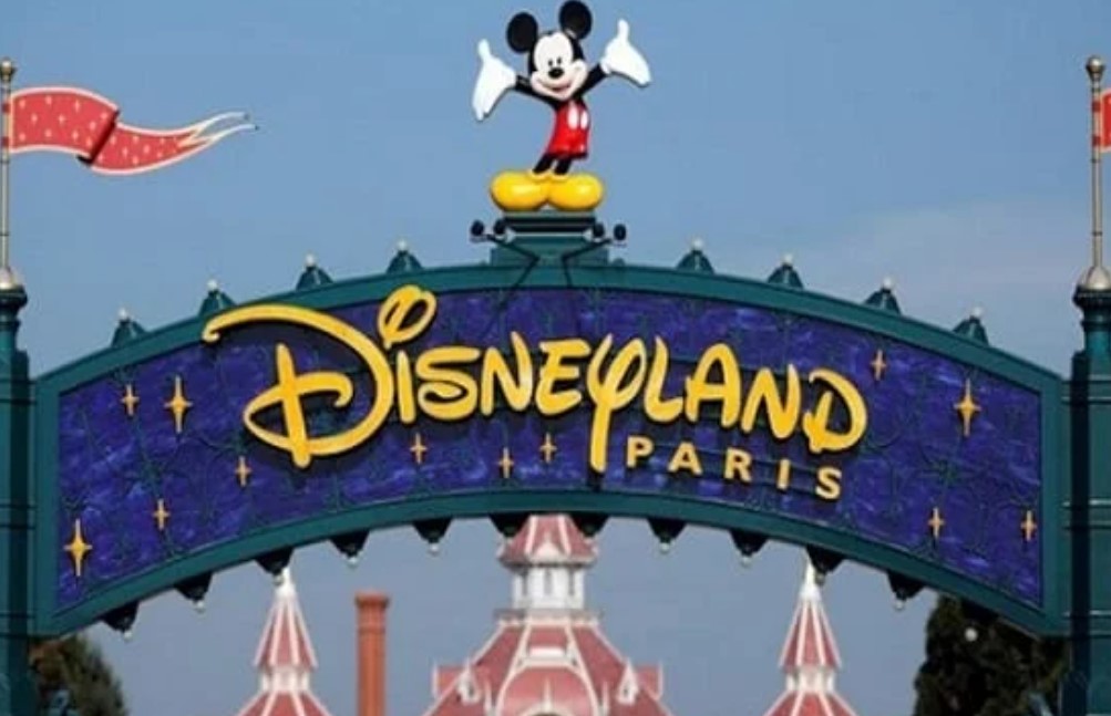 Туристическая поездка в парижский Disneyland