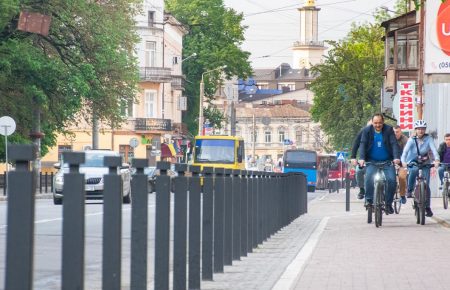 Жителів Івано-Франківська просять пересідати на велосипеди, та більше ходити пішки, заклик міського голови Руслана Марцінківа.
