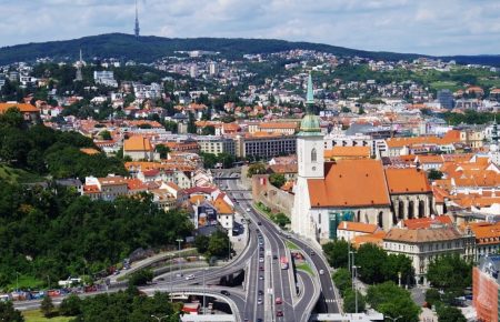 Поїздка в Словаччину на авто - які складнощі можуть бути? Країна найближчих сусідів – чудовий варіант для подорожі на власній машині.