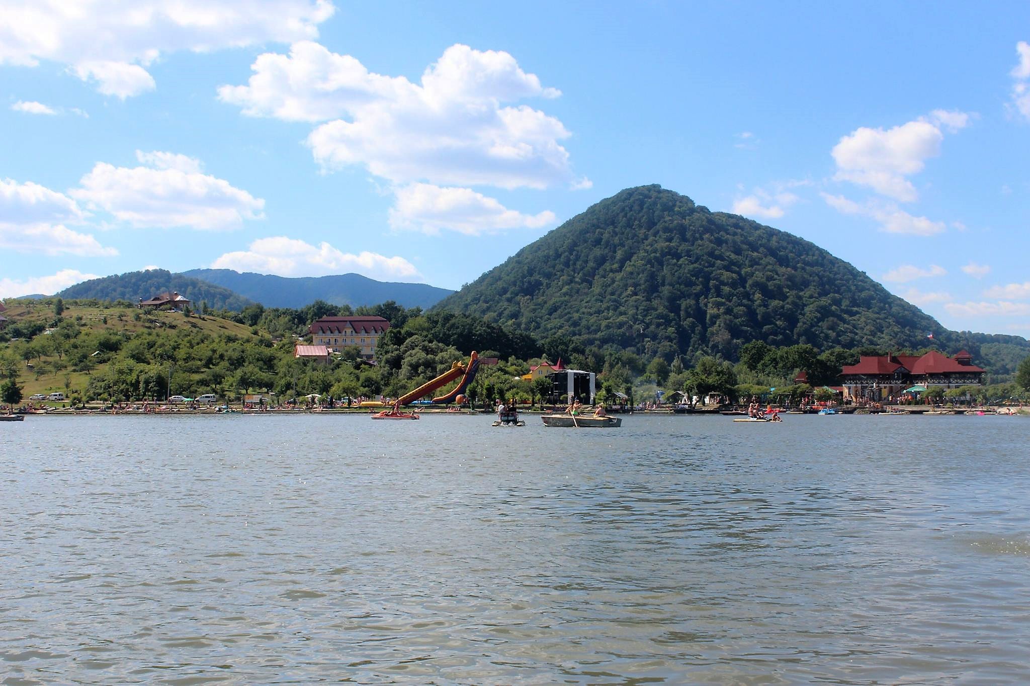 Силоамська купальня – озеро Шаян, база відпочинку, послуги проживання, оздоровлення, купання, катання на катамаранах, водна гірка, рибалка.