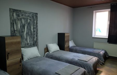 Хостел «Мандри» – проживання в центрі Ужгорода від 198 грн за добу, для гостей одноповерхові ліжка, безплатний Wi-Fi, кондиціонер, шафи.