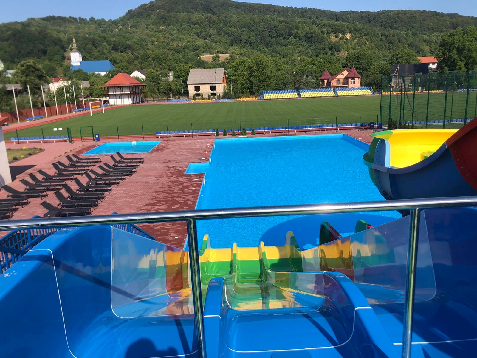 Аквапарк Вільхівці – літній відпочинок на Закарпатті, за 20 км від міста Тячів, дорогою на Дубове, для гостей відкритий басейн, водяні гірки.  