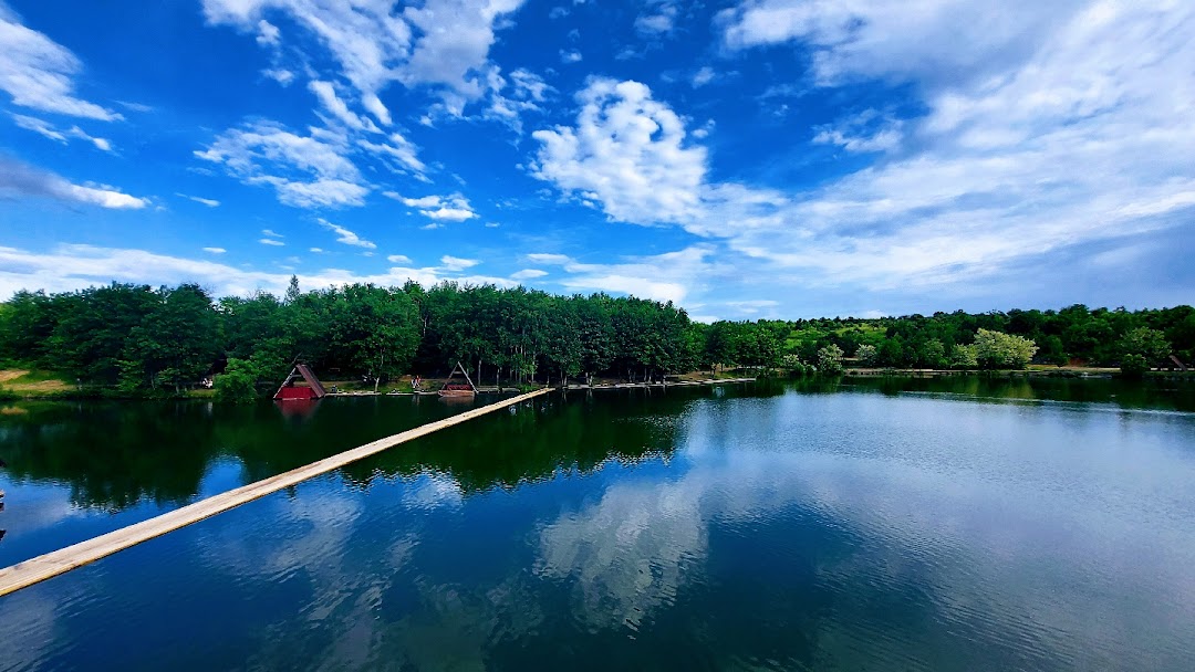 Комплекс відпочинку Кленовецькі озера, тихе та спокійне місце, для відновлення сил та відпочинку, розташоване за 10 км від міста Мукачево.