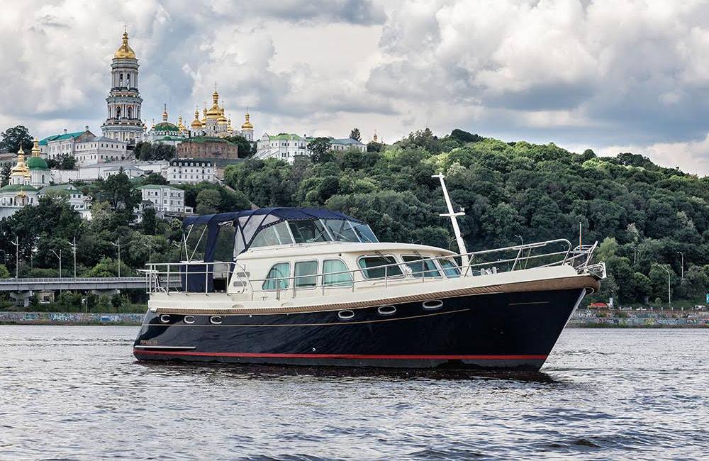 Чому оренда яхти у Києві для ділової зустрічі чудове рішення