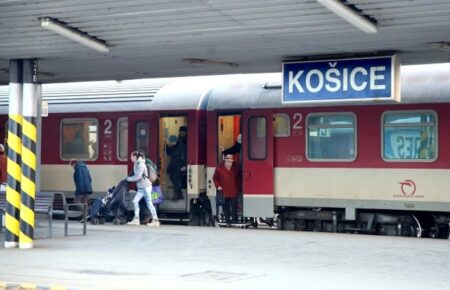 Поїзд Кошице – Чоп, розклад руху, це зручний спосіб потрапити в Україну зі Словаччини, пряме сполучення з поїздами Укрзалізниці.