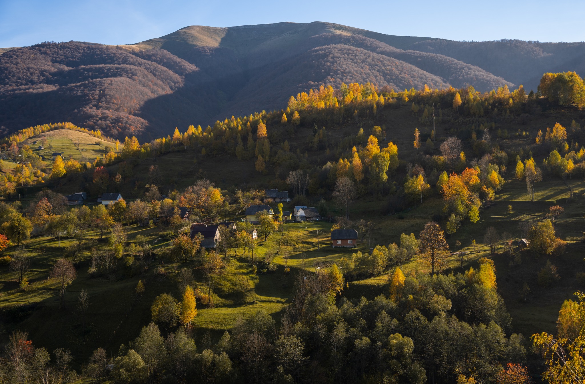Золота осінь в Карпатах – над селом Колочава