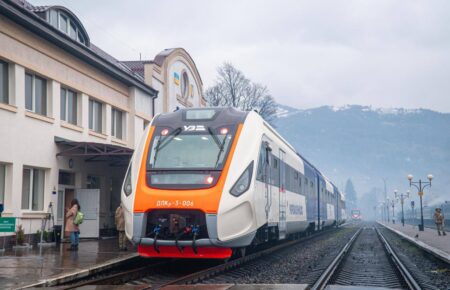 Поїздом Рахів - Валя-Вішеулуй (Румунія) дозволить пасажирам подорожувати в Румунію та з Румунії два рази на добу, тривалість поїздки з митним оформленням складе орієнтовно 1,5 години.