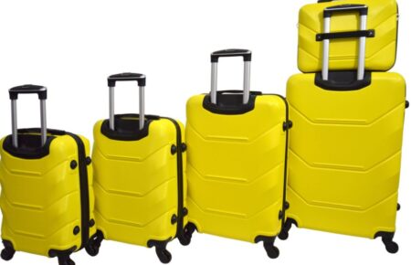 Плануєте подорож? Виберіть валізу із різноманітних розмірів, кольорів і стилів, щоб знайти ідеальну сумку для вашої наступної пригоди.