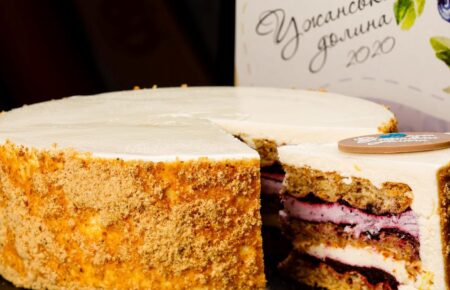 Гастрономічну візитівку долини річки Уж торт Ужанська Долина, неймовірно смачний десерт, можна скуштувати у кондитерській «Галія» в Ужгороді. 