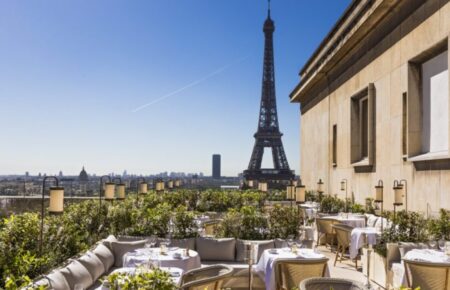 Париж - город романтики, искусства и великолепных гостиниц. Здесь можно найти не только классические отели, но и настолько необычные и уникальные, что сами становятся достопримечательностями.