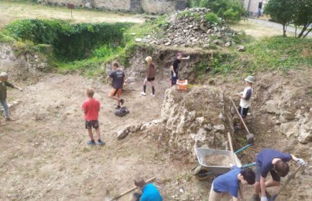 Традиційно в Ужгороді розпочинає свою роботу Школа юного археолога, це чудова нагода долучитись до історії та відкриття нового.