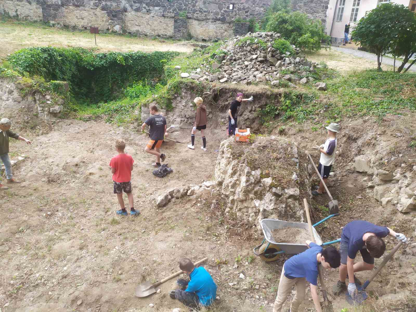 Школа юного археолога в Ужгороді