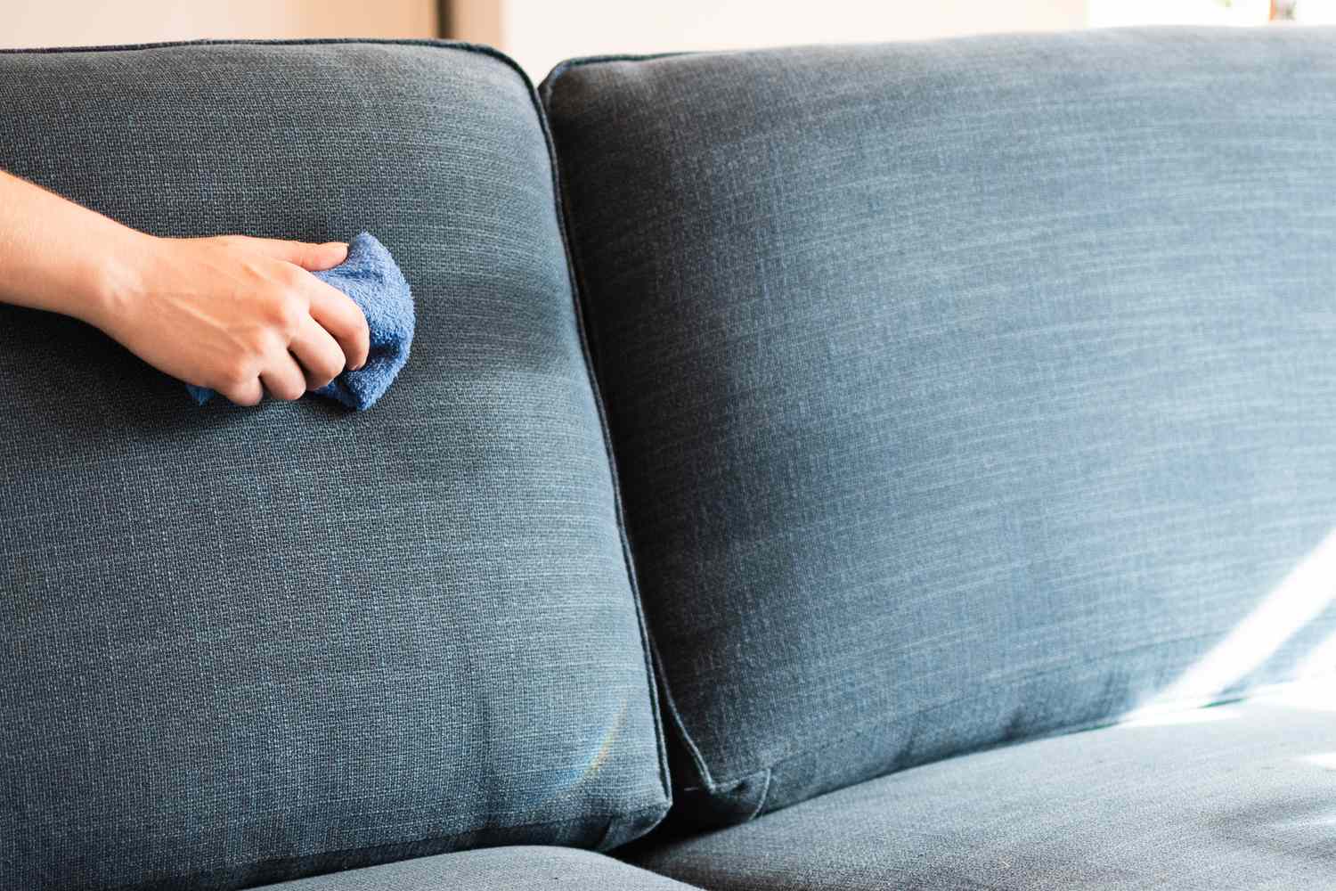 Рекомендации по чистке диванов: как выбрать компанию для чистки дивана