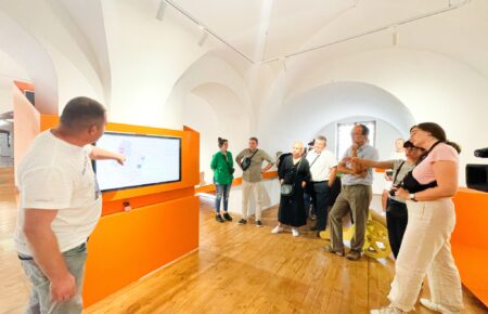 У замку Паланок створено інтерактивний простір з 3D-макетами замку у різні епохи, експозиційну кімнату «Замкова сторожа», анімаційний мультсеріал про історію замку, який на сьогодні вже переглянуло близько 30 тисяч відвідувачів, та кінозал на 30 посадкових місць.