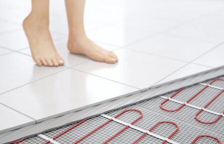 Встановлення теплої підлоги допомагає знизити витрати на опалення, терморегулювання покращує енергоефективність будинку, якість житла.