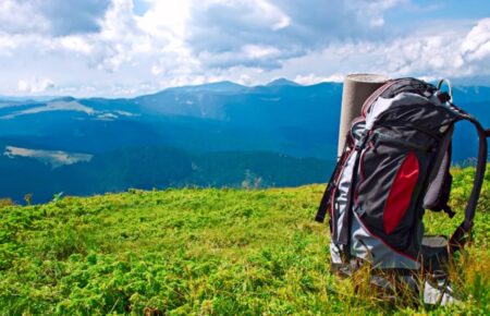 Для тех, кто предпочитает активный отдых, кто обожает походы, в первую очередь важно позаботиться о том, чтобы приобрести туристический рюкзак.