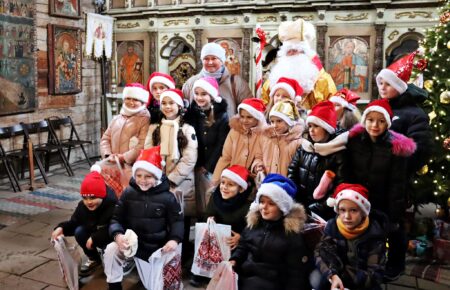 Скансен в Ужгороді запрошує у грудні 2023 року дорослих та дітей, на цікаві заходи: Резиденція Святого Миколая, виставки, майстер-класи.