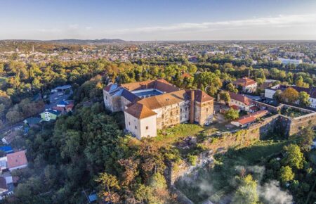 Рекордна відвідуваність Ужгородського замку за 2023 рік свідчать про значний інтерес жителів та гостей Закарпаття до Закарпатського обласного краєзнавчого музею.