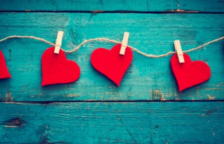 День Валентина, це свято закоханих яке, відзначають 14 лютого, але готуються до нього раніше, в цей день кохані люди прагнуть подарувати щось особливе.