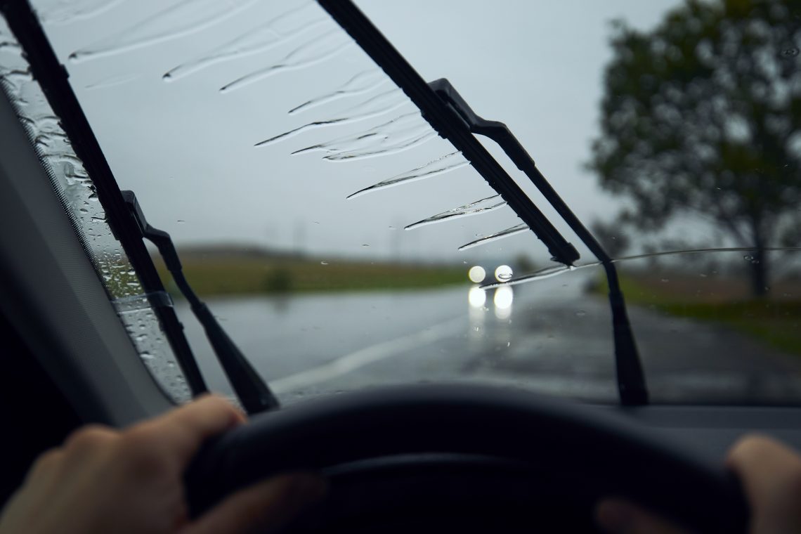 Уход за рычагами стеклоочистителей: ключ к безопасности автомобиля
