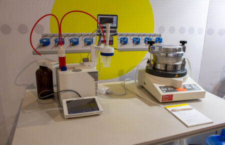 Грунты являются основой любой строительной конструкции, и их свойства напрямую влияют на устойчивость и долговечность зданий и сооружений.