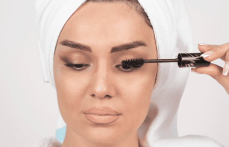 Ресницы — один из самых выразительных элементов лица, и правильно подобранная тушь способна полностью преобразить взгляд.