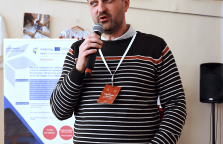 Сарафанне радіо, як інструмент дизайну вражень у музейній справі та туризмі Експерт наголосив, що цінність спадщини народжується не в стінах музею, а в головах і серцях тих, хто її пережив і розповів іншим. Саме тому сарафанне радіо є дієвим інструментом.