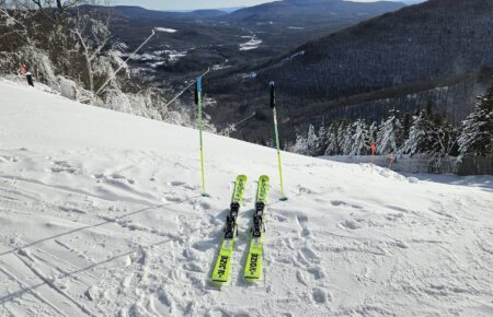 У яких умовах ви катаєтесь: як це впливає на вибір гірських лиж Гірські лижі не працюють однаково в різних умовах. Те, що добре поводиться на підготовленій трасі, може бути нестабільним на розбитому схилі або в м’якому снігу.