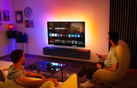 Все больше покупателей выбирают телевизоры с функцией Smart TV, а ведущие производители постепенно отказываются от выпуска классических моделей без «умной» начинки.