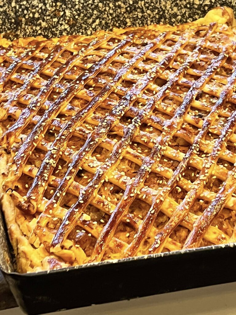 Запечений пиріг із шовдарем, традиційна випічка Закарпаття